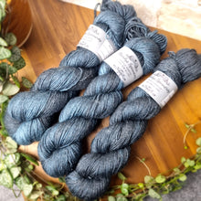 Lade das Bild in den Galerie-Viewer, Silky HT - Thunderstruck