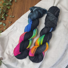 Lade das Bild in den Galerie-Viewer, Platinum Sock - Dark Rainbow (Regenbogen)