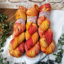 Lade das Bild in den Galerie-Viewer, Donegal Tweed - Fire