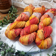 Lade das Bild in den Galerie-Viewer, Donegal Tweed - Fire