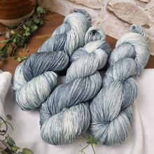 Lade das Bild in den Galerie-Viewer, Merino Silk Sock - Nebelschleier
