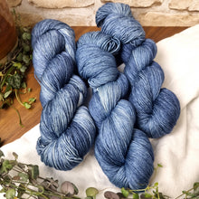 Lade das Bild in den Galerie-Viewer, Merino Silk Sock - Denim Love