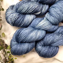 Lade das Bild in den Galerie-Viewer, Merino Silk Sock - Denim Love