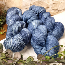 Lade das Bild in den Galerie-Viewer, Merino Silk Sock - Denim Love