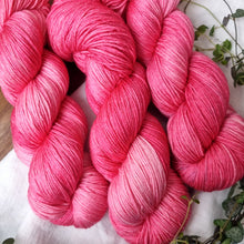 Lade das Bild in den Galerie-Viewer, Merino Silk Sock - Himbeer Smoothie