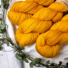 Lade das Bild in den Galerie-Viewer, Platinum Sock - Sunflower