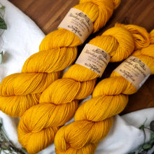 Lade das Bild in den Galerie-Viewer, Platinum Sock - Sunflower