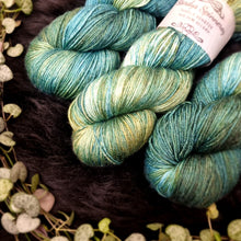 Lade das Bild in den Galerie-Viewer, Merino Silk Sock - Iguana