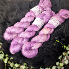 Lade das Bild in den Galerie-Viewer, Angel Delight - Jacaranda