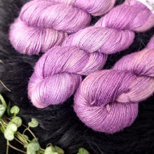 Lade das Bild in den Galerie-Viewer, Angel Delight - Jacaranda