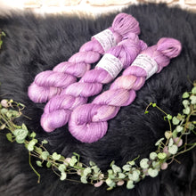 Lade das Bild in den Galerie-Viewer, Angel Delight - Jacaranda