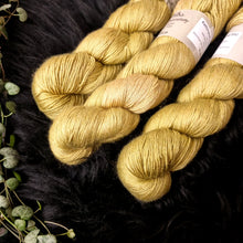 Lade das Bild in den Galerie-Viewer, Kathmandu (Camel/Silk) - Golden Moss