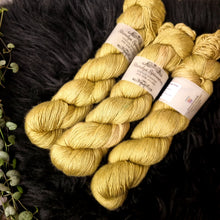 Lade das Bild in den Galerie-Viewer, Kathmandu (Camel/Silk) - Golden Moss