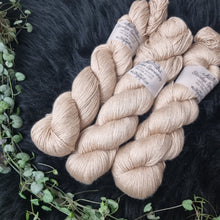 Lade das Bild in den Galerie-Viewer, Kathmandu (Camel/Silk) - Light Bronze