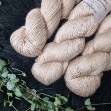 Lade das Bild in den Galerie-Viewer, Kathmandu (Camel/Silk) - Light Bronze