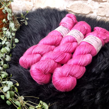 Lade das Bild in den Galerie-Viewer, Kathmandu (Camel/Silk) - Ruby