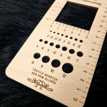 Lade das Bild in den Galerie-Viewer, Maschenprobenmaß / Nadelmaß (Holz)