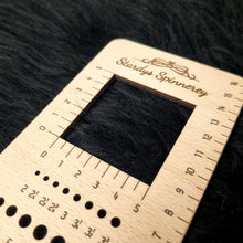 Lade das Bild in den Galerie-Viewer, Maschenprobenmaß / Nadelmaß (Holz)