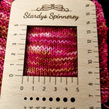 Lade das Bild in den Galerie-Viewer, Maschenprobenmaß / Nadelmaß (Holz)