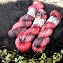 Lade das Bild in den Galerie-Viewer, Merino Silk Sock - Lady Macbeth