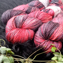 Lade das Bild in den Galerie-Viewer, Merino Silk Sock - Lady Macbeth