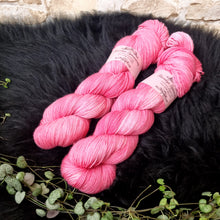 Lade das Bild in den Galerie-Viewer, Platinum Sock - Rosè