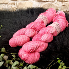 Lade das Bild in den Galerie-Viewer, Platinum Sock - Rosè