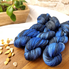 Lade das Bild in den Galerie-Viewer, Merino Silk Sock - Nightsky