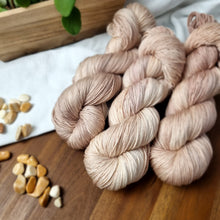 Lade das Bild in den Galerie-Viewer, Merino Silk Sock - Sandelholz