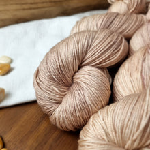 Lade das Bild in den Galerie-Viewer, Merino Silk Sock - Sandelholz