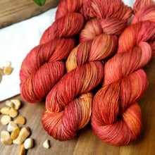 Lade das Bild in den Galerie-Viewer, Merino Silk Sock - Japanese Maple