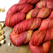 Lade das Bild in den Galerie-Viewer, Merino Silk Sock - Japanese Maple