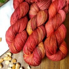 Lade das Bild in den Galerie-Viewer, Merino Silk Sock - Japanese Maple