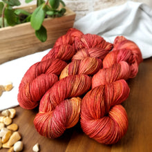 Lade das Bild in den Galerie-Viewer, Merino Silk Sock - Japanese Maple