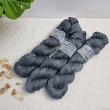 Lade das Bild in den Galerie-Viewer, Angel Delight - Thunder