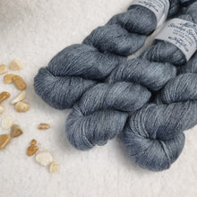 Lade das Bild in den Galerie-Viewer, Angel Delight - Thunder