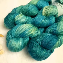 Lade das Bild in den Galerie-Viewer, Angel Delight - Iguana