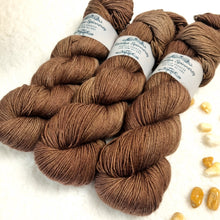 Lade das Bild in den Galerie-Viewer, Yak Sock - Schoggi