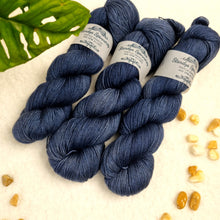 Lade das Bild in den Galerie-Viewer, Yak Sock - Ferryman