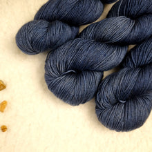 Lade das Bild in den Galerie-Viewer, Yak Sock - Ferryman