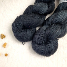 Lade das Bild in den Galerie-Viewer, Yak Sock - Kohle