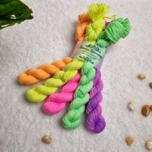 Lade das Bild in den Galerie-Viewer, Colourwork Mini-Set - Neon (leuchtet unter UV-Licht) (5×20g)