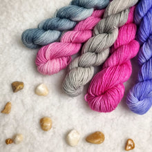 Lade das Bild in den Galerie-Viewer, Colourwork Mini-Set - Victoria (5×20g)