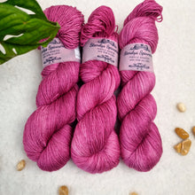Lade das Bild in den Galerie-Viewer, Merino Silk Sock - Vino
