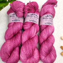 Lade das Bild in den Galerie-Viewer, Merino Silk Sock - Vino