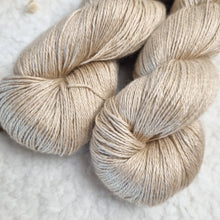 Lade das Bild in den Galerie-Viewer, Nepal - naturgold/beige