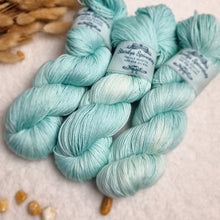 Lade das Bild in den Galerie-Viewer, Merino Silk Sock - Lagoon