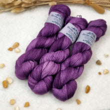 Lade das Bild in den Galerie-Viewer, Platinum Sock - Viola