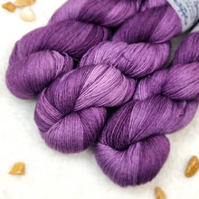 Lade das Bild in den Galerie-Viewer, Platinum Sock - Viola