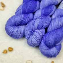 Lade das Bild in den Galerie-Viewer, Platinum Sock - Bluebell